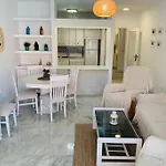 Amplio apartamento junto al mar