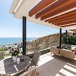 Penthouse Middel Views