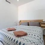 Seaview 1 Bedroom Modern Apartment