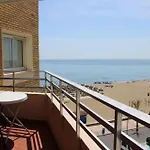 Ronda 3 Beachfront Apartment