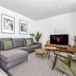 Vivi Homes - Cameron Pool, Patio, Garden & Beach