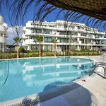 Vivi Homes - Cameron Pool, Patio, Garden & Beach
