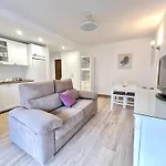 Urban Bay City Center & Beach Apartment