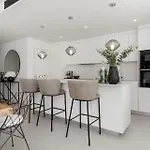 Vivi Homes - Casa Espanola