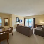 Pyr Beachfront And Pool Apartment