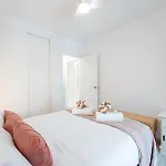 Pass The Keys Stylish 3 Bed Flat In Los Pacos