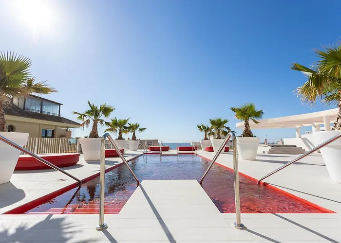 Ensuite Sea & Pool Views With Private Parking