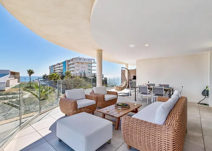 Lovely 3 Bedroom Apartment Next To Higueron Area.