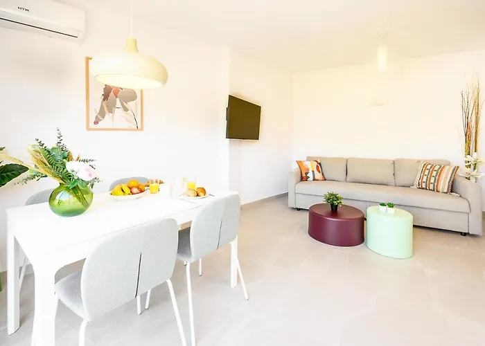 2 Bedroom, New, 1 Min To The Beach, City Center- Picasso By 10Tosea
