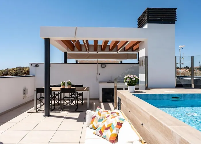 Penthouse Middel Views