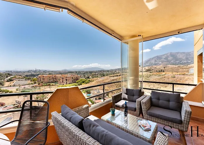 Tranquil 2 Bed 2 Bath Retreat, Pool, Parking