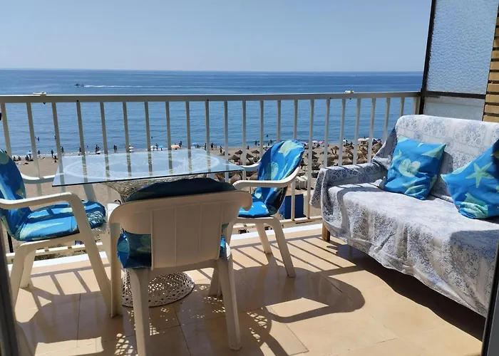Spacious Apartment With Sea And Mountain Views In Fuengirola 95M²
