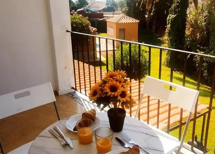 Relajate Cerca Del Mar, Con Vistas A Las Termas Romanas
