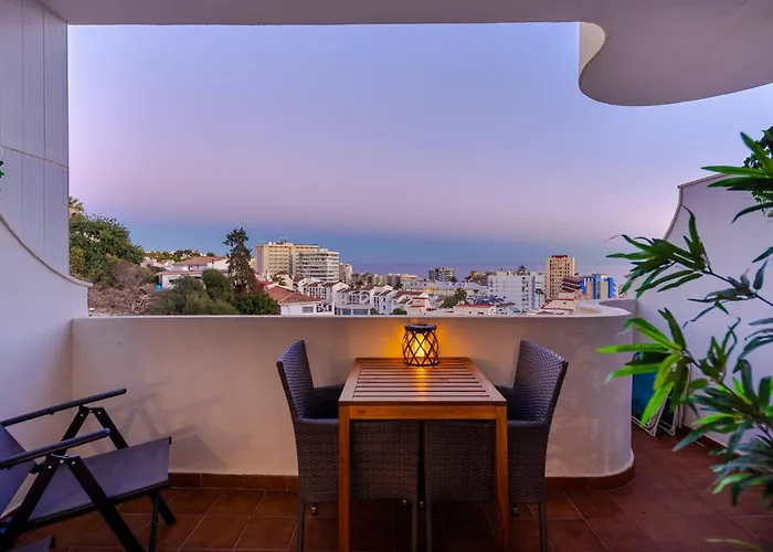 Ga Nemt Til Fuengirola Strand, Restauranter, Butikker, Padel Og Meget Mere!
