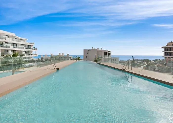 Vivi Homes - Apollo Luxury, Pool, Gym & Beach