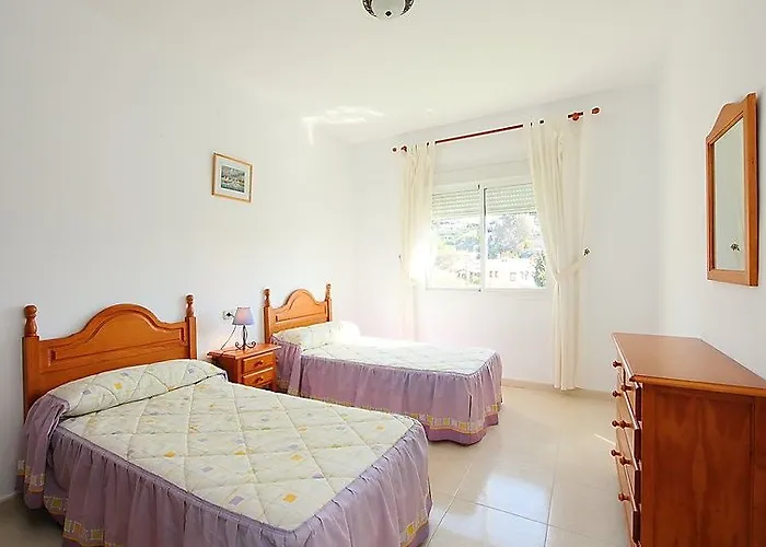 104205) Casa En Fuengirola Con Aire Acondicionado, Aparcamiento, Terraza, Jardin