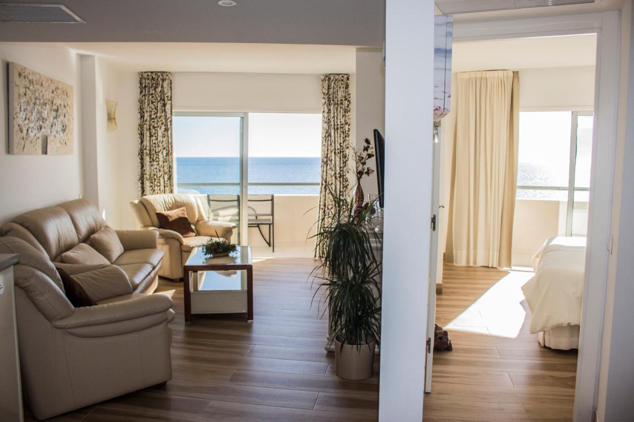 Beachfront In With Sea Views Huoneisto Fuengirola