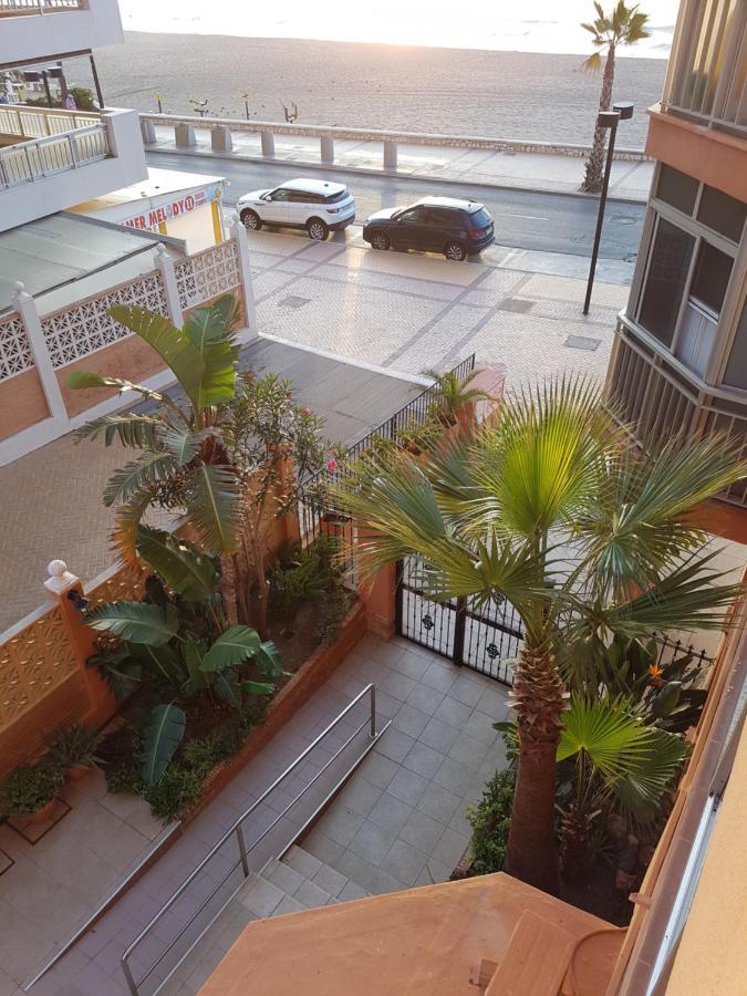 Beachfront With Sea Views And Pool * Fuengirola