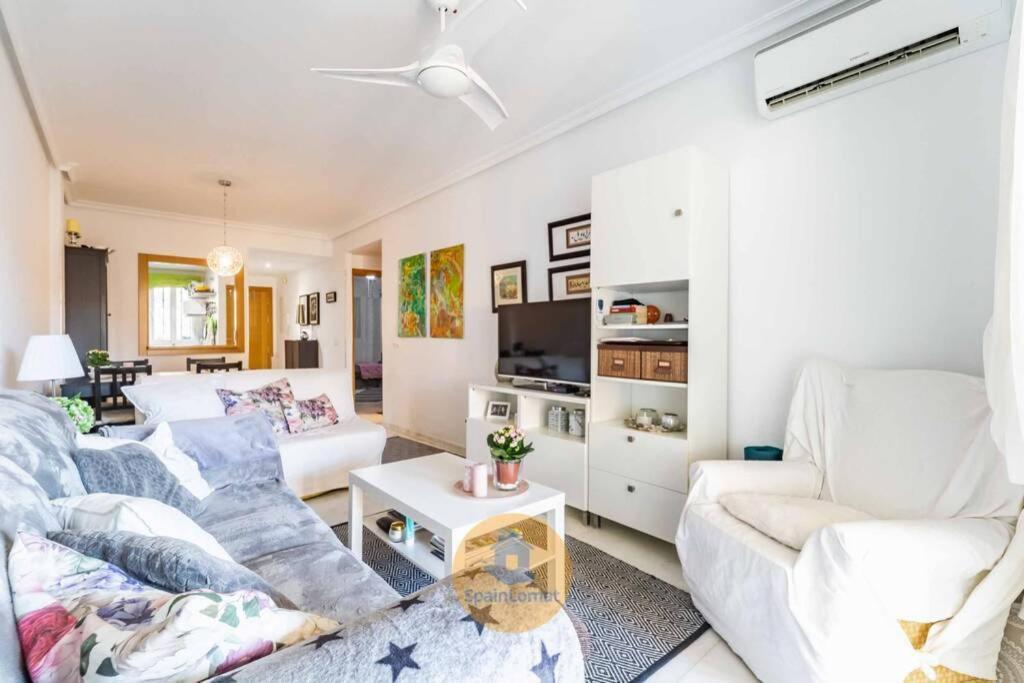 Apartamento Con Amplia Terraza En *
