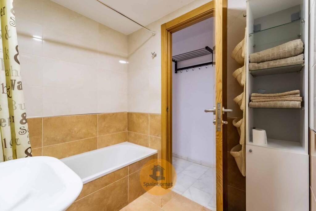 Apartamento Con Amplia Terraza En * Fuengirola