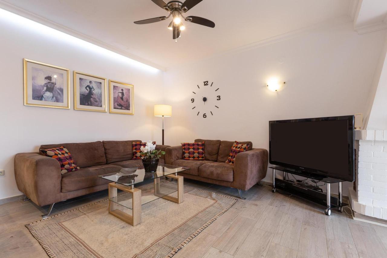 Mar Del Plata 8 Bed