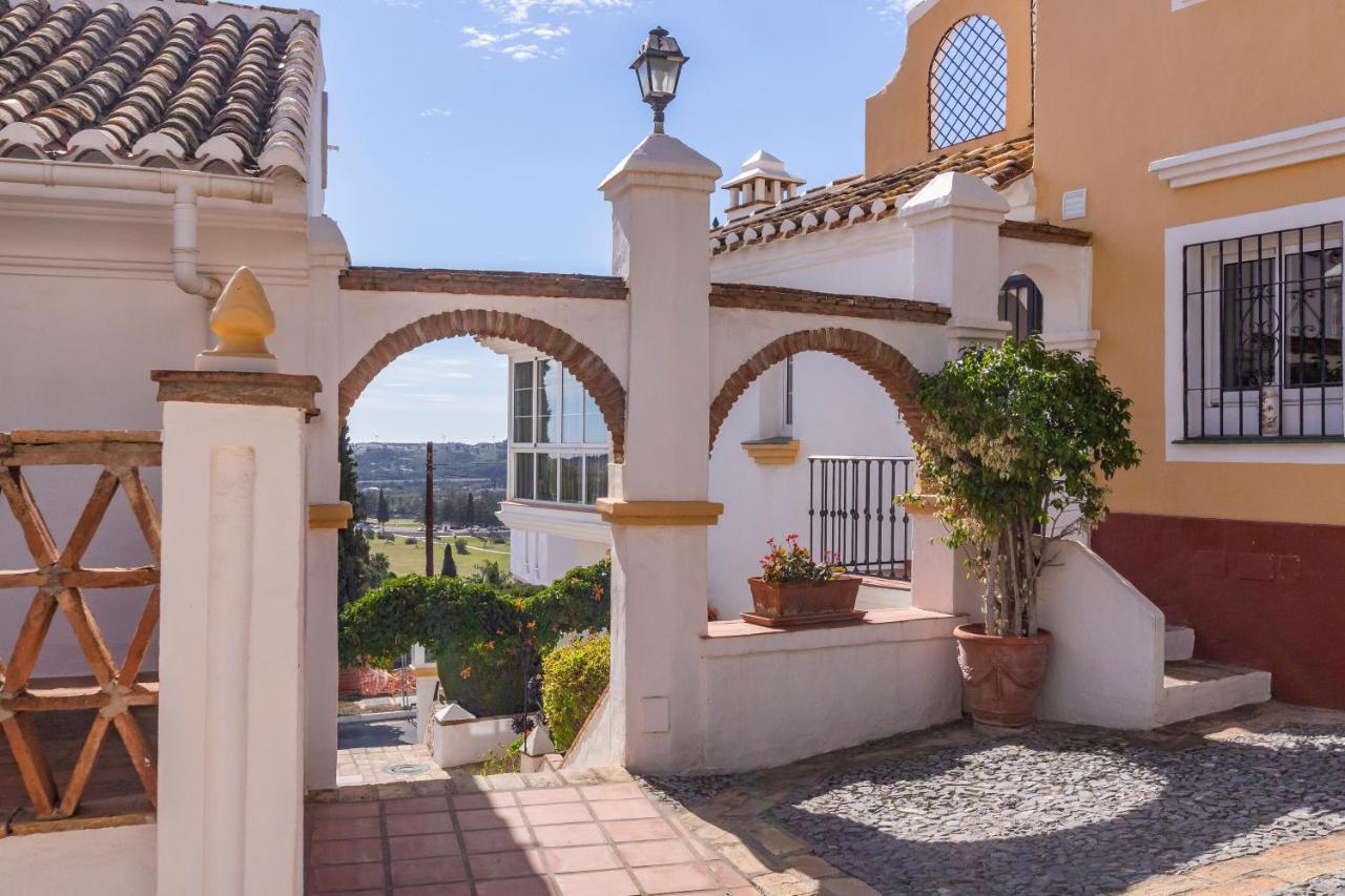 Sanders Golf - Lovely Two-bedroom With Shared Pool Apartment