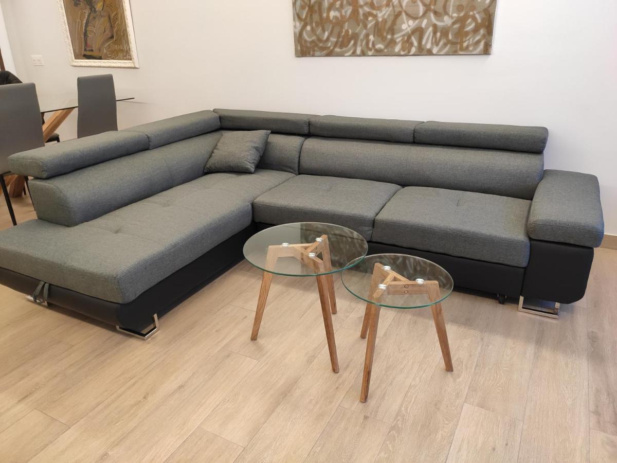 Beachfront Luxury: Sea View Apartamento Fuengirola