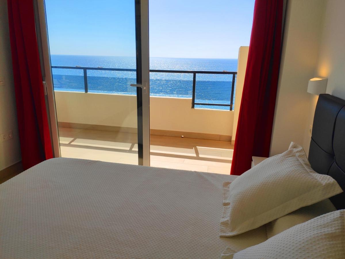 Beachfront Luxury: Sea View *