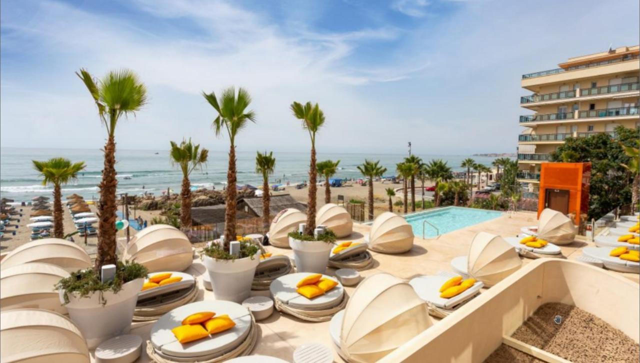 Beachfront Luxury: Sea View *