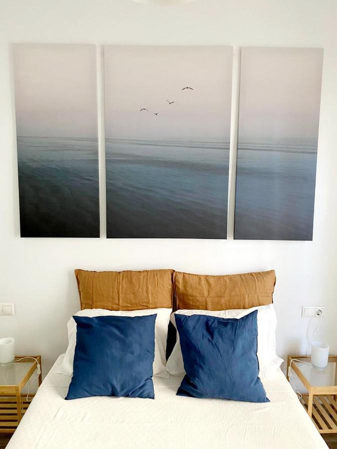 Beachfront Two-bedroom In Apartment *