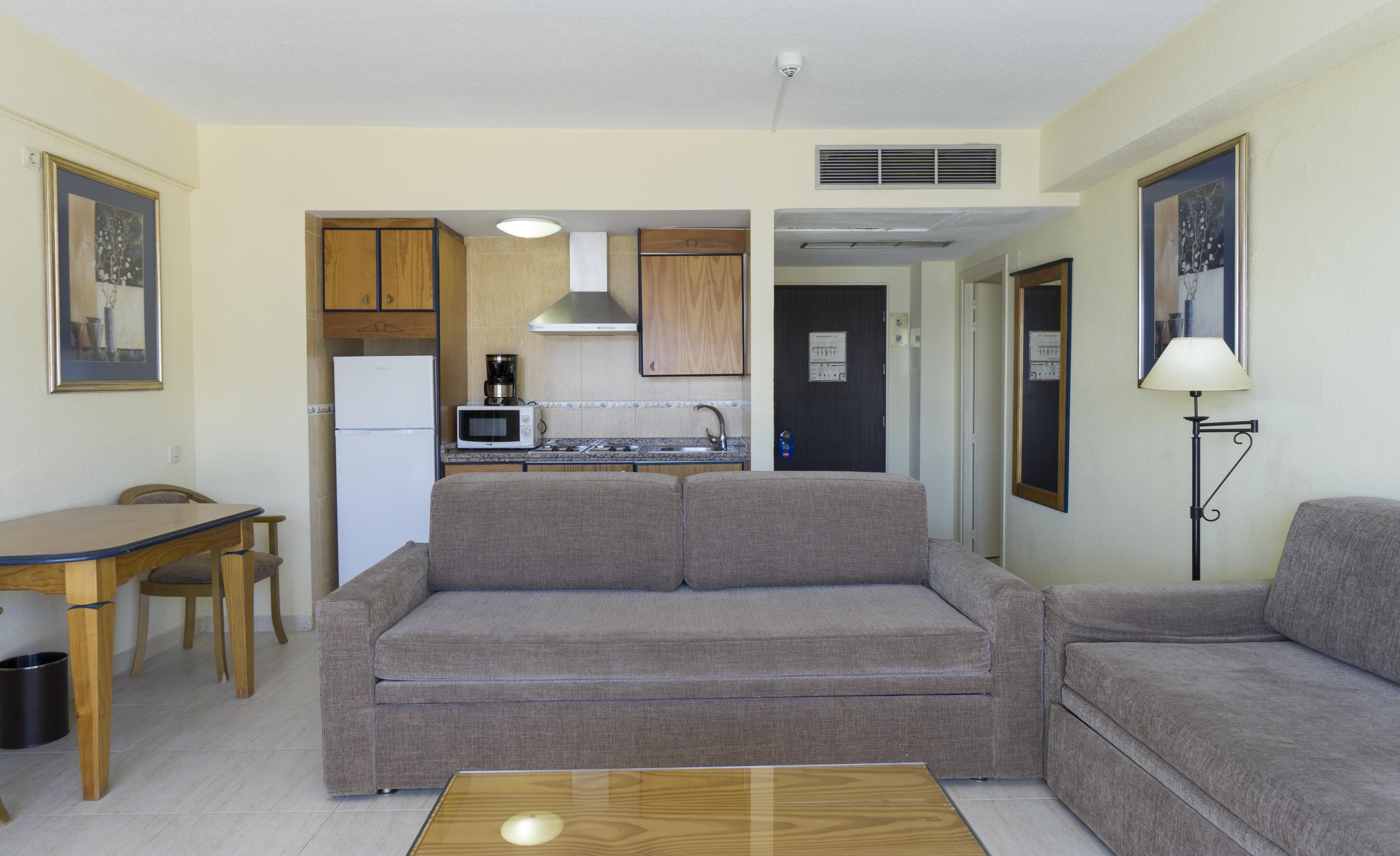 Pyr Aparthotel