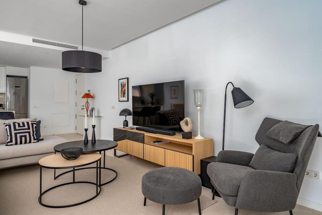Apartment Stunning Penthouse W Private Pool In El Higueron By Costarentals - Ref 178 Fuengirola