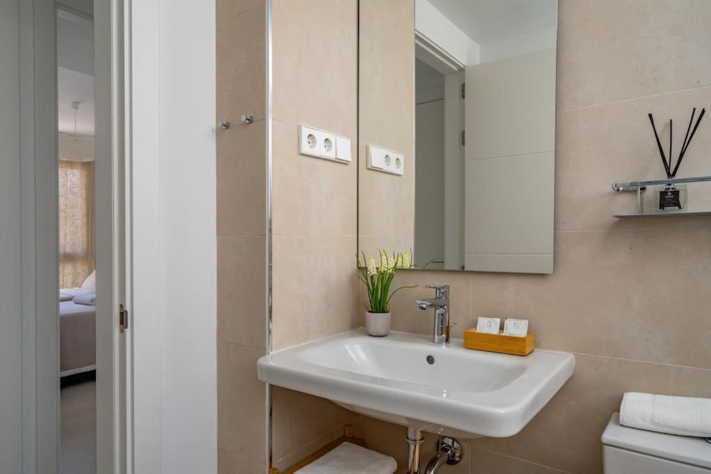 Stunning Penthouse W Private Pool In El Higueron By Costarentals - Ref 178 *