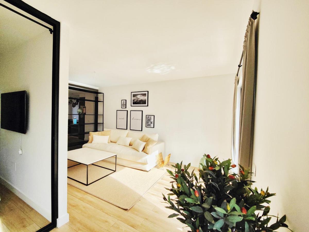 Marconi - Totally Renovated C Apartment *