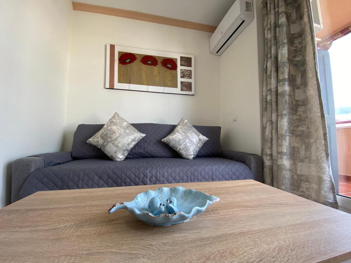 W/balcony View & Pool Huoneisto Fuengirola