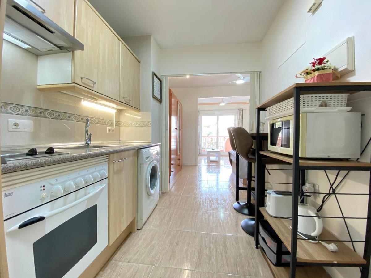 Huoneisto W/balcony View & Pool Fuengirola