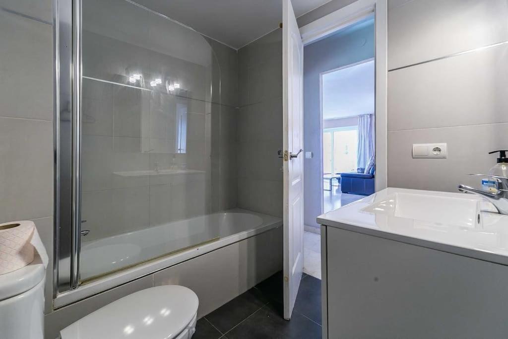 Apartment 83-beachfront Apartment, Fuengirola