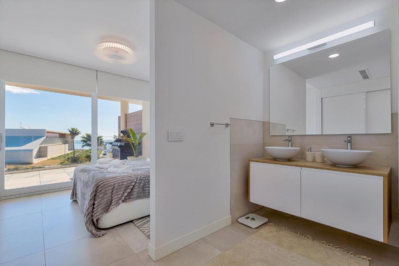 Apartment Lovely 3 Bedroom Next To Higueron Area.