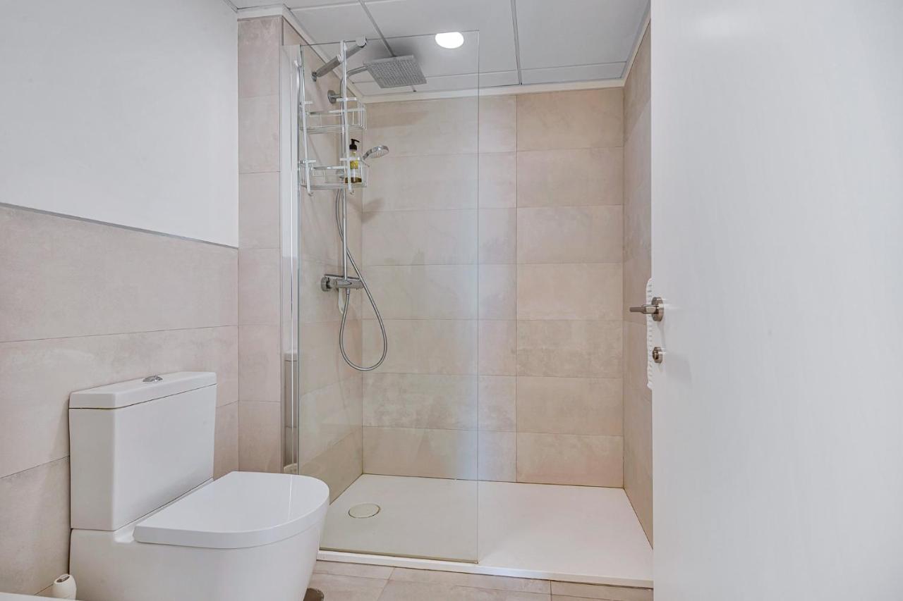 Lovely 3 Bedroom Next To Higueron Area. Apartment
