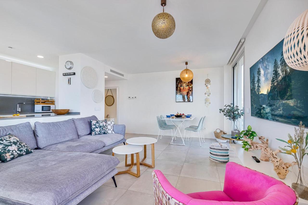 Lovely 3 Bedroom Next To Higueron Area. Apartment