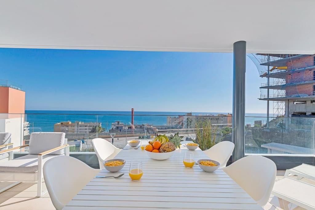With Big Pool And Close To Beach! *