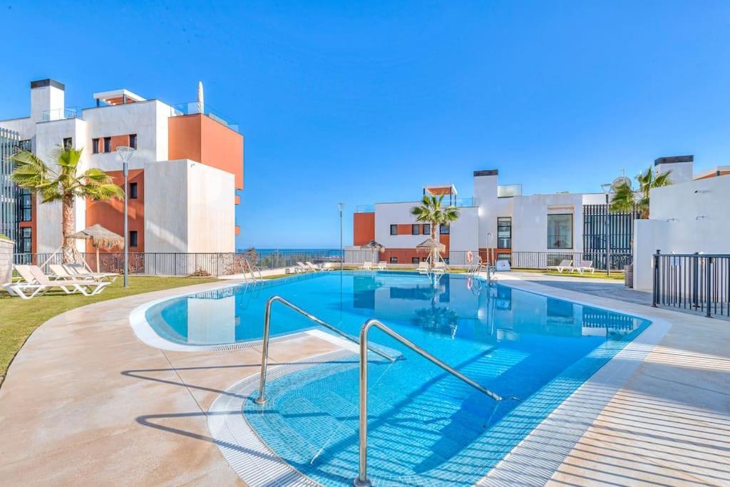 Huoneisto With Big Pool And Close To Beach! *