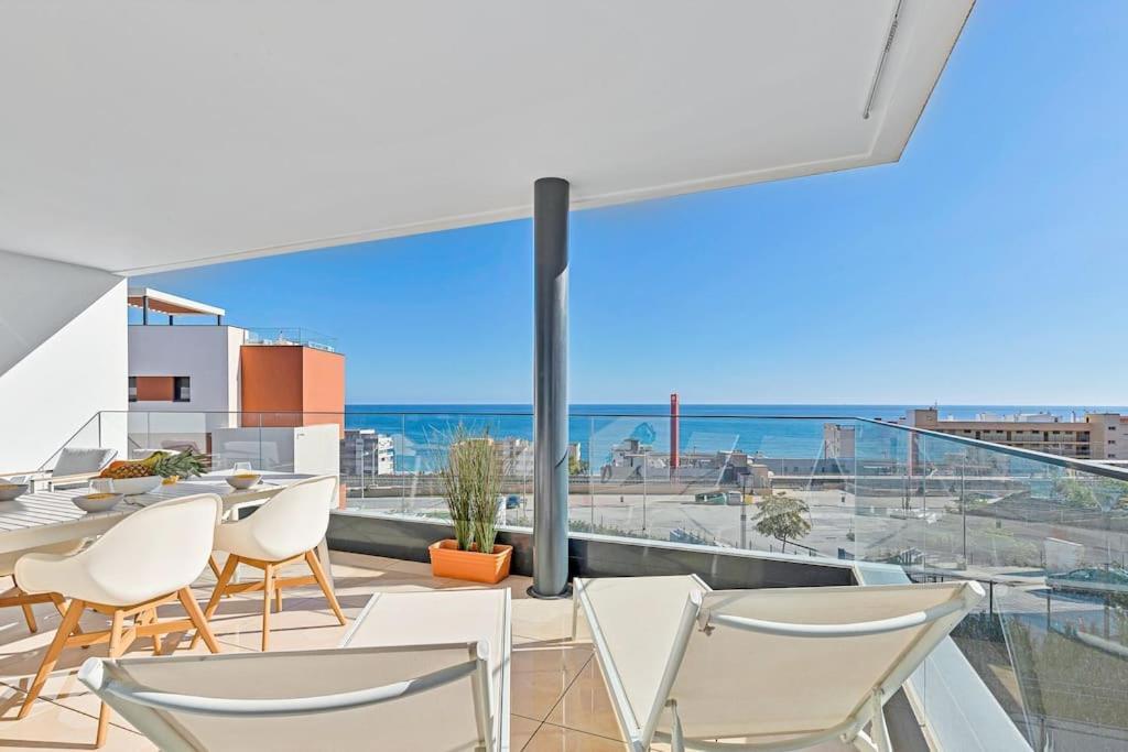 With Big Pool And Close To Beach!