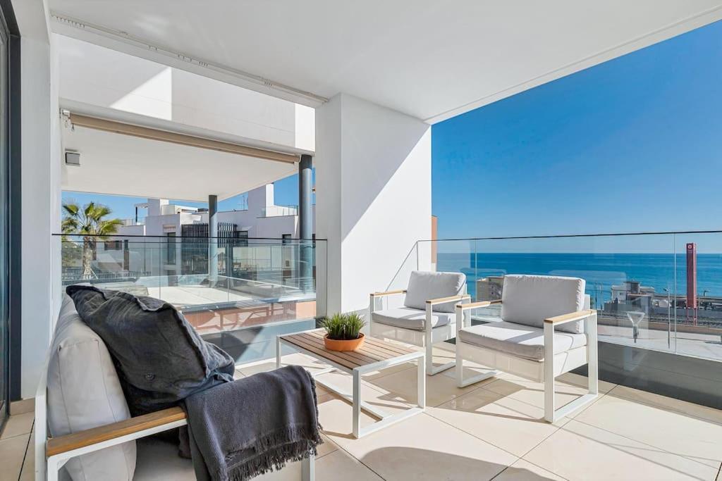 With Big Pool And Close To Beach! *