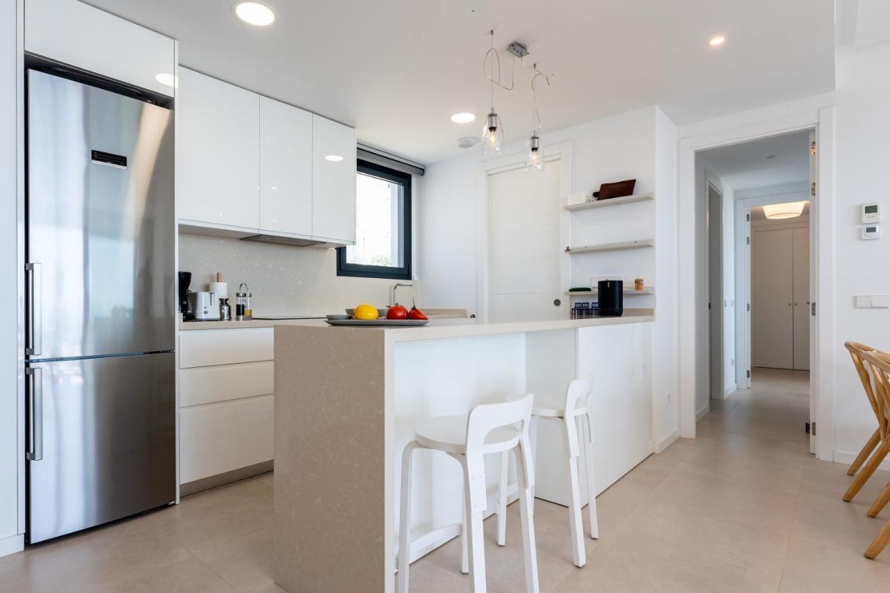 Penthouse Middel Views *