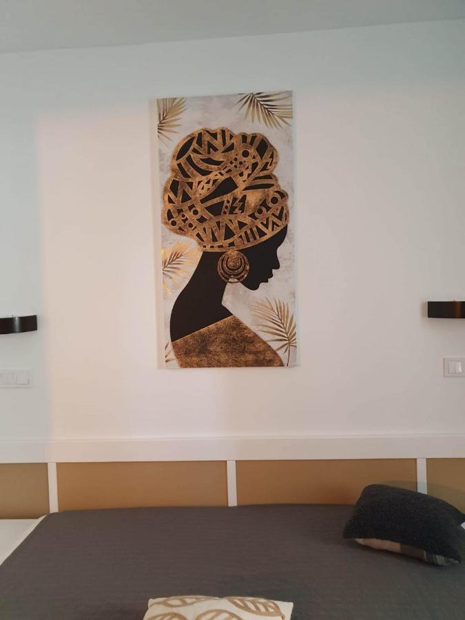 Modern 1 Bed Seafront Boliches Huoneisto *