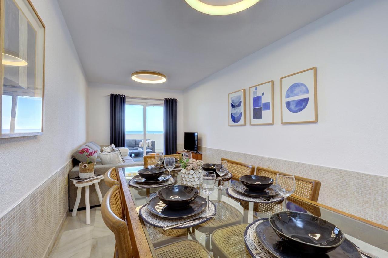Front Row Penthouse On Carvajal Apartment *