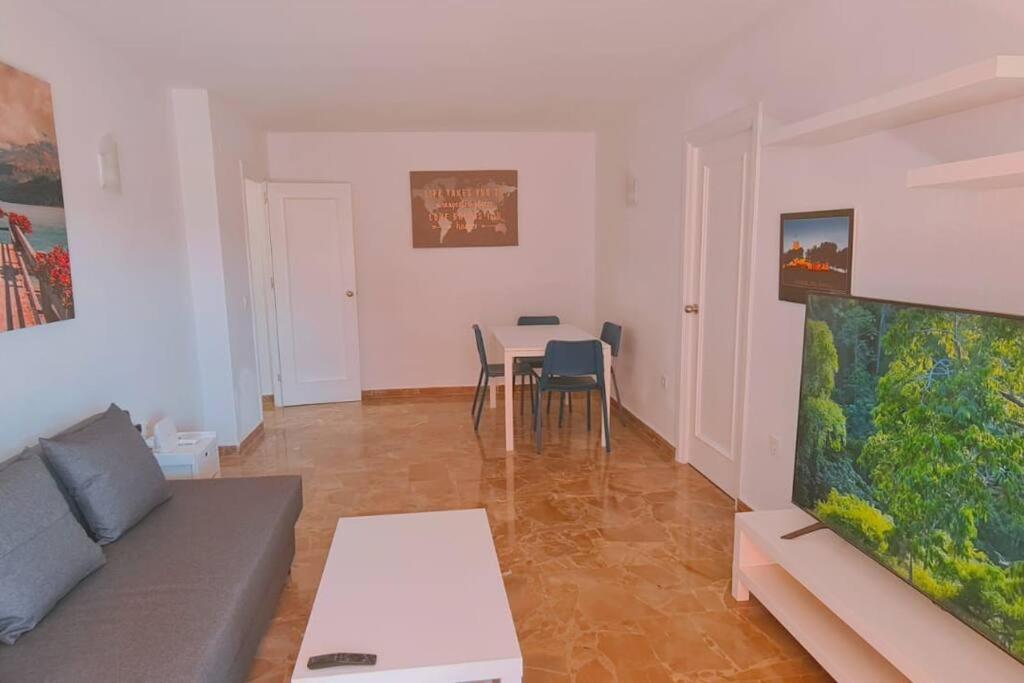 Apartamento En Los Boliches Avd Acapulco Apartment *