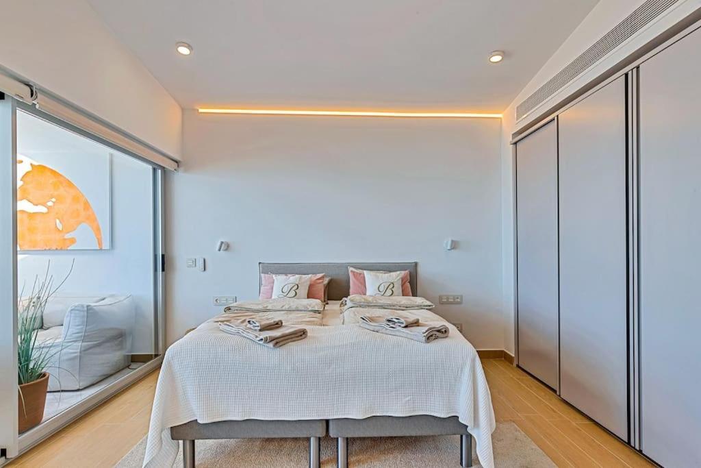 Stunning Luxurious Penthouse With Panoramic Views. Apartment *