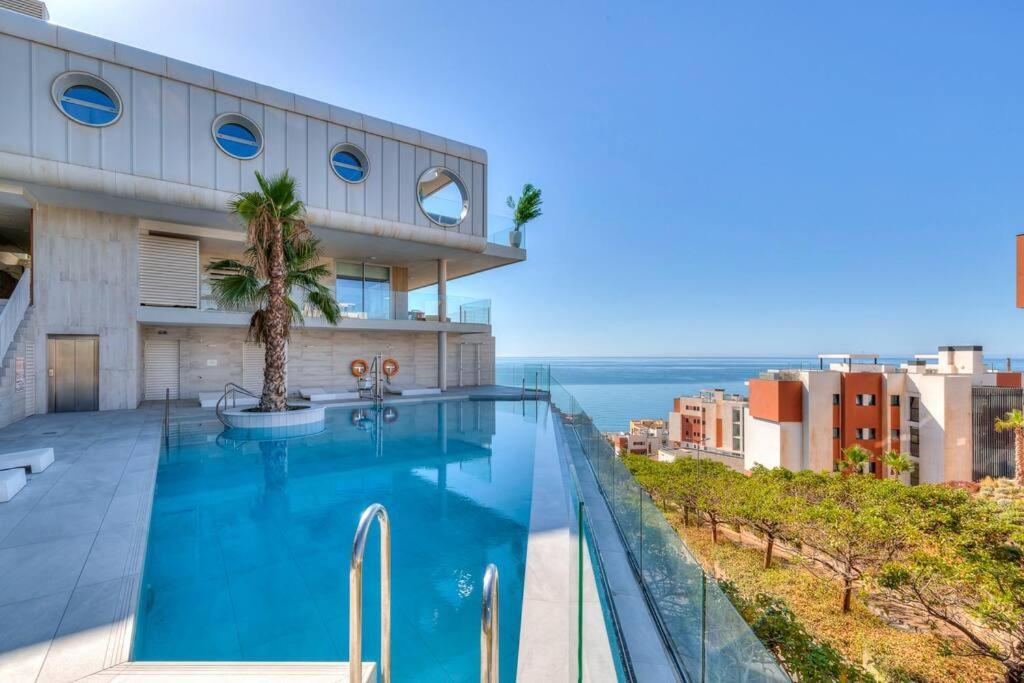 Stunning Luxurious Penthouse With Panoramic Views. Apartment
